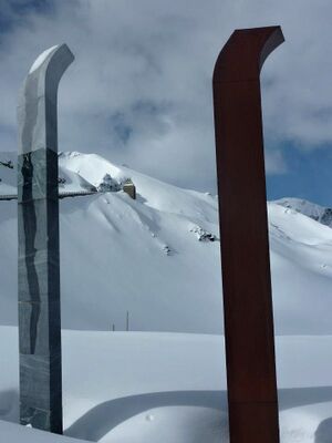 Grossglockner Hochalpenstrasse Schneeraeumung 2013 43.jpg