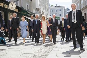 Staatsoberhäupter aus fünf Ländern 2018 04.jpg