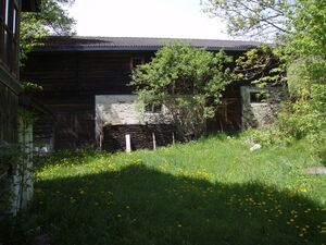 Bauerngut Ferchlern Hofseite mit Wirtschaftsgebäude.jpg