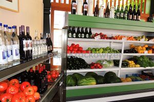 Griechischer Markt Niko der Grieche Neumarkt Wallersee 02.JPG