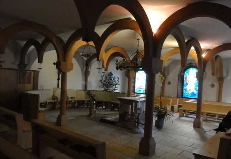 Datei:Innenansicht der Kirche vom Europakloster Gut Aich.JPG