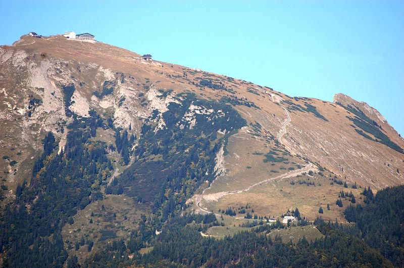 Datei:Schafberg mit Bahntrasse.jpg