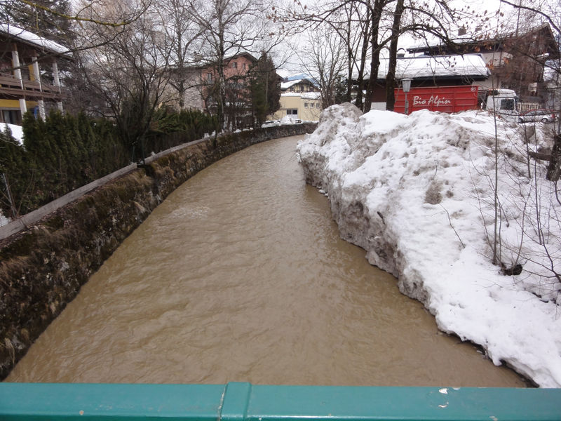 Datei:Urslau, Flußregulierung im Stadtbereich von Saalfelden.JPG