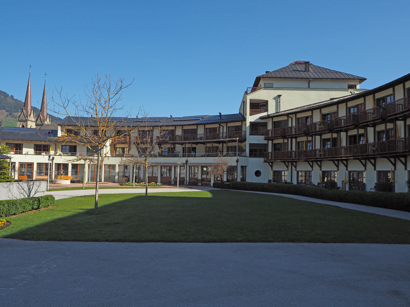 Datei:Sankt Johann Seniorenheim01.jpg