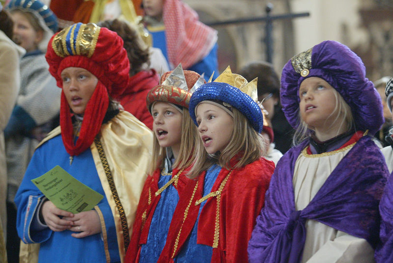 Datei:Sternsinger Sternsingen.jpg