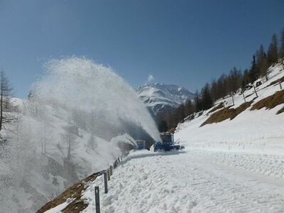 Grossglockner Hochalpenstrasse Schneeraeumung 2014 Suedseite 02 April 02.jpg
