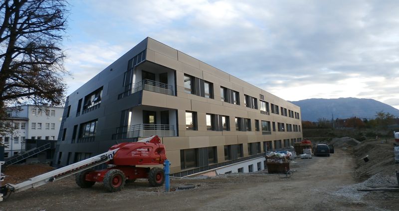 Datei:Gunther Ladurner Pflegezentrum, Westseite.jpg