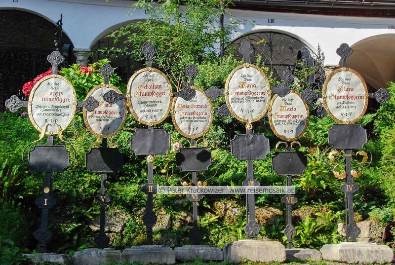 Datei:Petersfriedhof Stumpfeggersche Grabstätte 2009.jpg