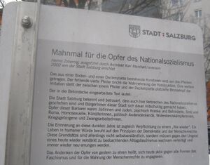 Inschrift Mahnmal Südtiroler Platz.jpg