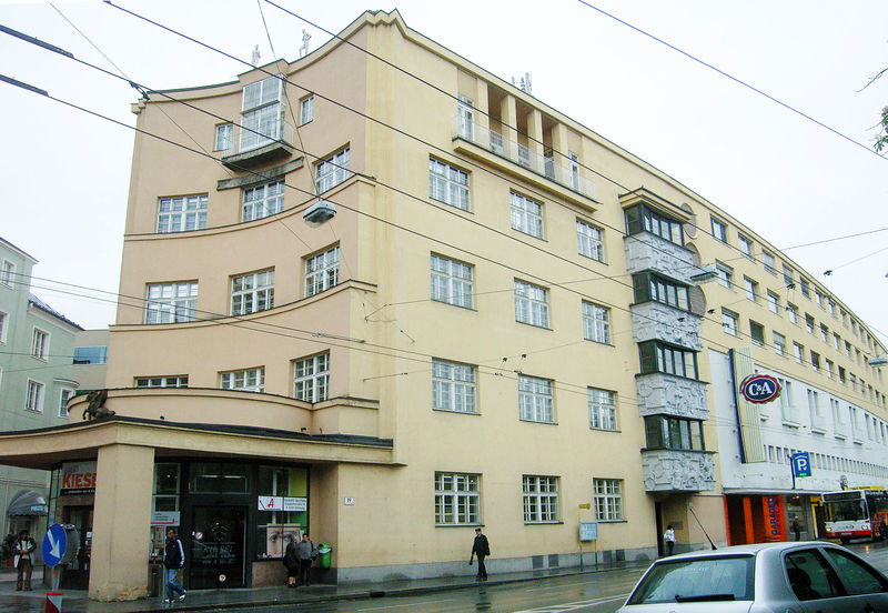 Datei:Kieselgebäude im Jahr 2010.jpg