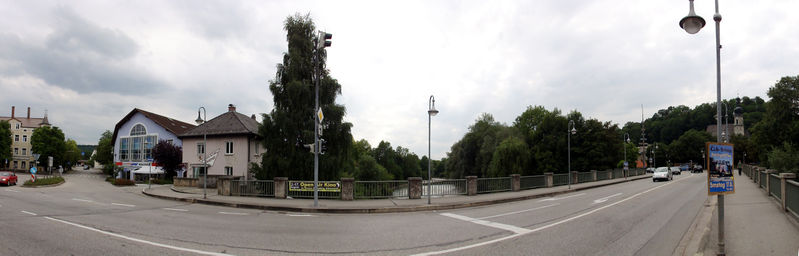 Datei:Trostbergpanobei der Alzbrücke.jpg
