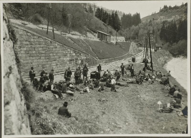 Datei:Eschenau Bahnstation 1928 02.jpg