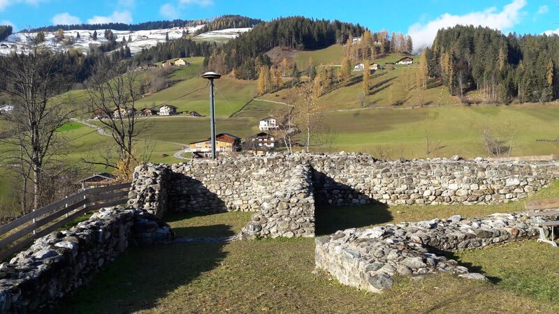 Datei:Burgruine Wagrain 20211105 1.jpg