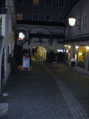 Durchhaus Getreidegasse 18 Mitte.jpg