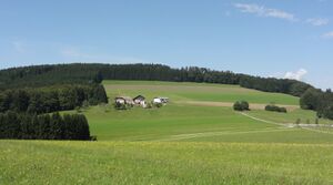 Ortschaftsteil von Lengroid am Südabhang des Irrsberges.jpg