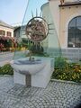 Pilgerbrunnen bei der Kirche 051.jpg