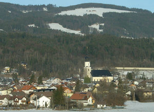 Thalgau am Fuße der Schernthan.jpg
