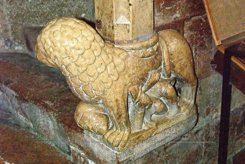 Datei:Franziskanerkirche romanischer Löwe 01.jpg