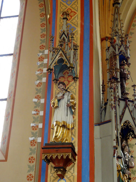 Datei:Statue rechte Seite.jpg