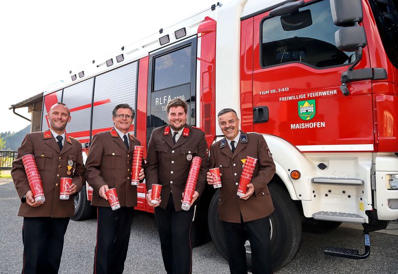 Datei:Freiwillige Feuerwehr Maishofen Mehrwegbecher.jpg