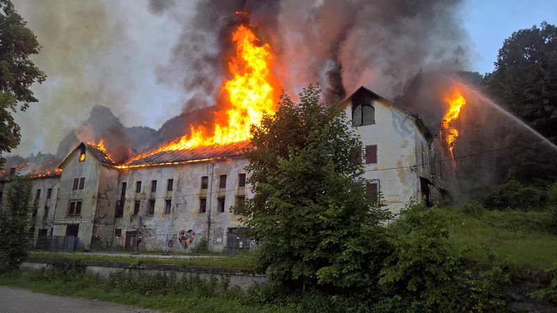 Datei:Guggenthal Großbrand 01.jpg