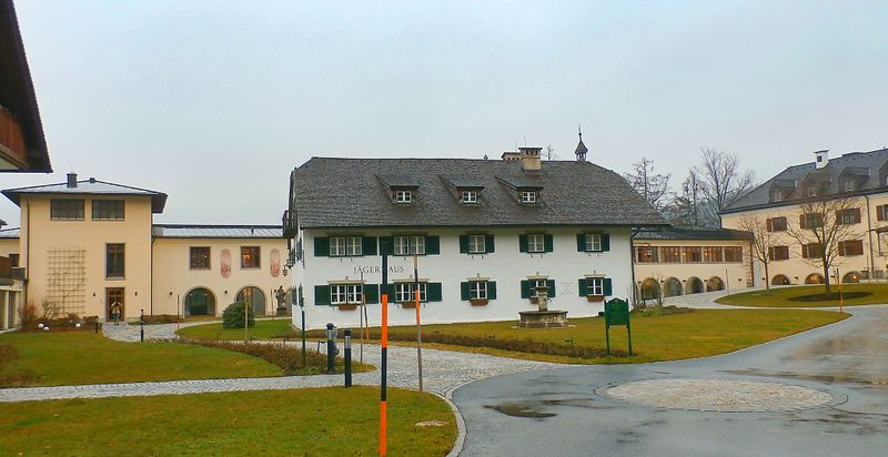 Datei:Jägerhaus, Schloss Fuschl.jpg