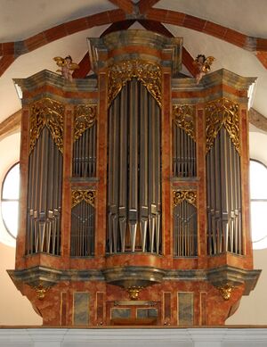 Orgel in der Pfarrkirche Straßwalchen.jpg