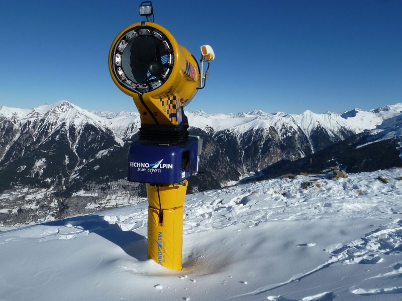 Datei:Stubnerkogel, Schneekanone vor Kötschachtal.jpg ...