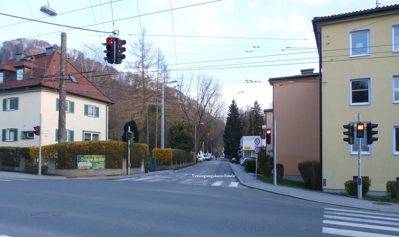 Datei:Versorgungshaus-Straße, nördliche Ansicht.jpg