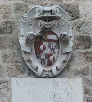 Wappen am Kirchturm.jpg