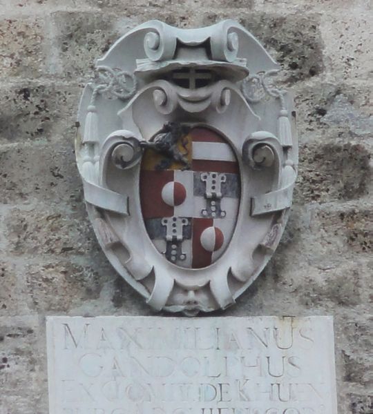 Datei:Wappen am Kirchturm.jpg