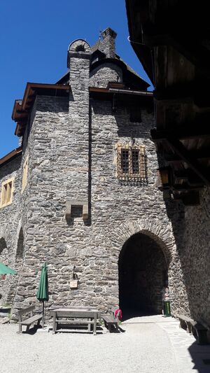 Burg Finstergrün 1 (8).jpg