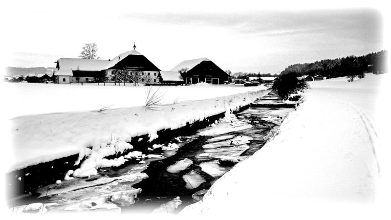 Datei:Fischbach beim Herrnhubgut im Winter.JPG