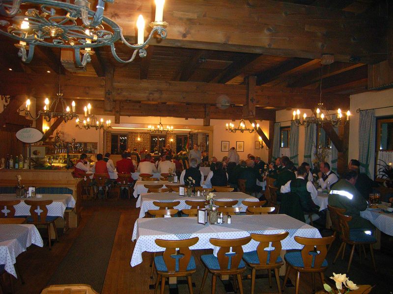 Datei:Gasthof Hintersee, Saalansicht.jpg