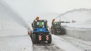 Großglockner Hochalpenstraße Schneeräumung 2022 27.jpg