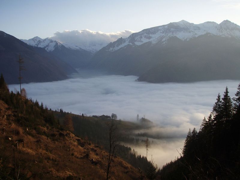 Datei:Herbstnebel über Fuschertal.jpg