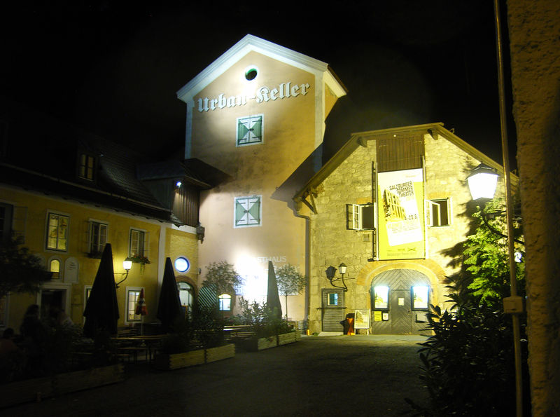 Datei:Urbankeller bei Nacht.jpg