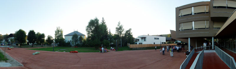 Datei:Schulplatzambiente.jpg