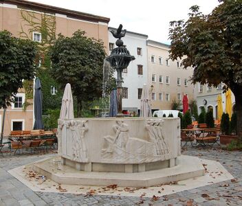 Zeiserlbrunnen von Jakob Adlhart am Bayrhamerplatz in Hallein.jpg