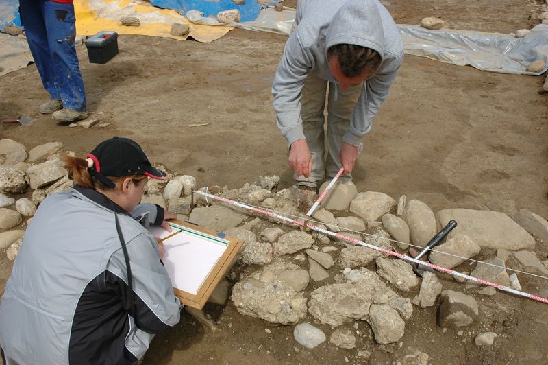 Datei:Archäologische Grabungen in Pfongau 2012 02.JPG