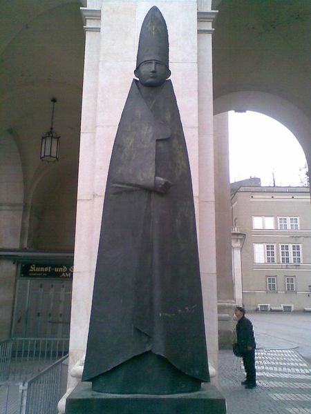 Datei:Manzù - Der Kardinal.jpg