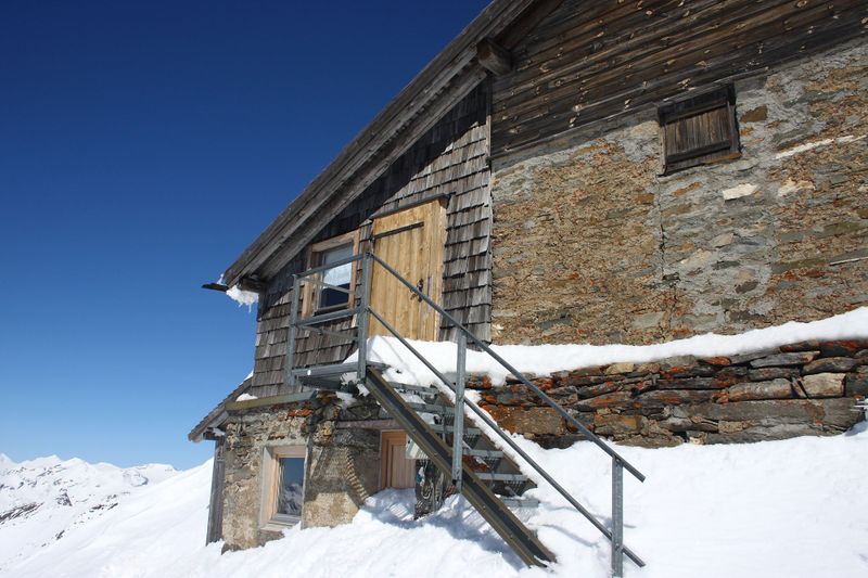 Datei:Sonnblick-zittelhaus7892.jpg