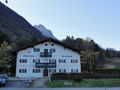 Wirtshaus Staufeneck unterhalb des Schlosses Staufeneck.jpg