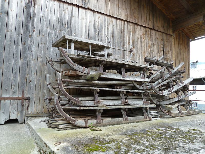 Datei:Ziachschlittendepot in Piesendorf.jpg