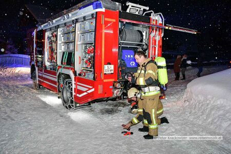 2017 01 08 FF Neumarkt am Wallersee Brand Wallbachsiedlung 02.jpg