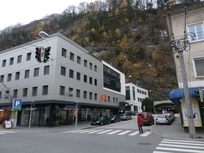Datei:Auerspergstraße Kreuzung Schallmooser Hauptstraße.jpg