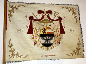 Die alte Fahne der Historischen Schützenkompanie Thalgau.jpg