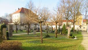 Friedhof beim ehemaligen Kapuzinerkloster in Laufen.jpg