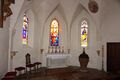 Presbyterium (neue Kirche) mit drei Rundbogenfenster und Rundbogen-Zeltdach.jpg