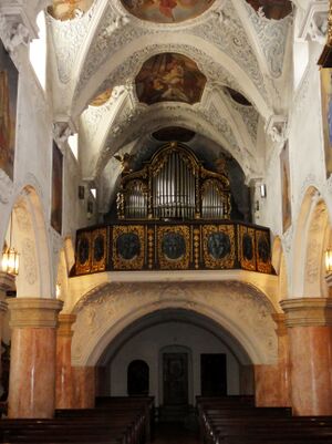 Stiftskirche Mattsee, Chorseite.jpg